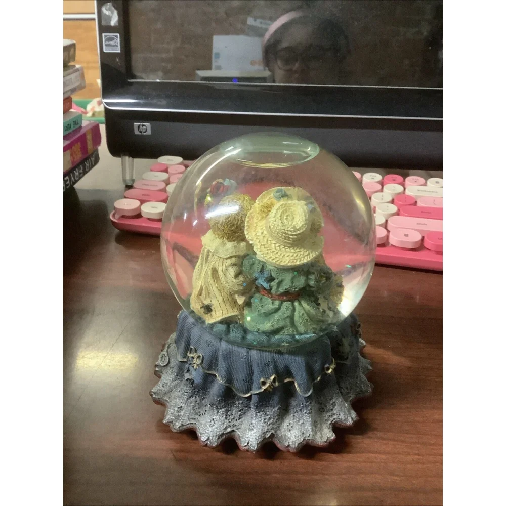 Boyds Bears Musical Water Glitter Snow Globe 